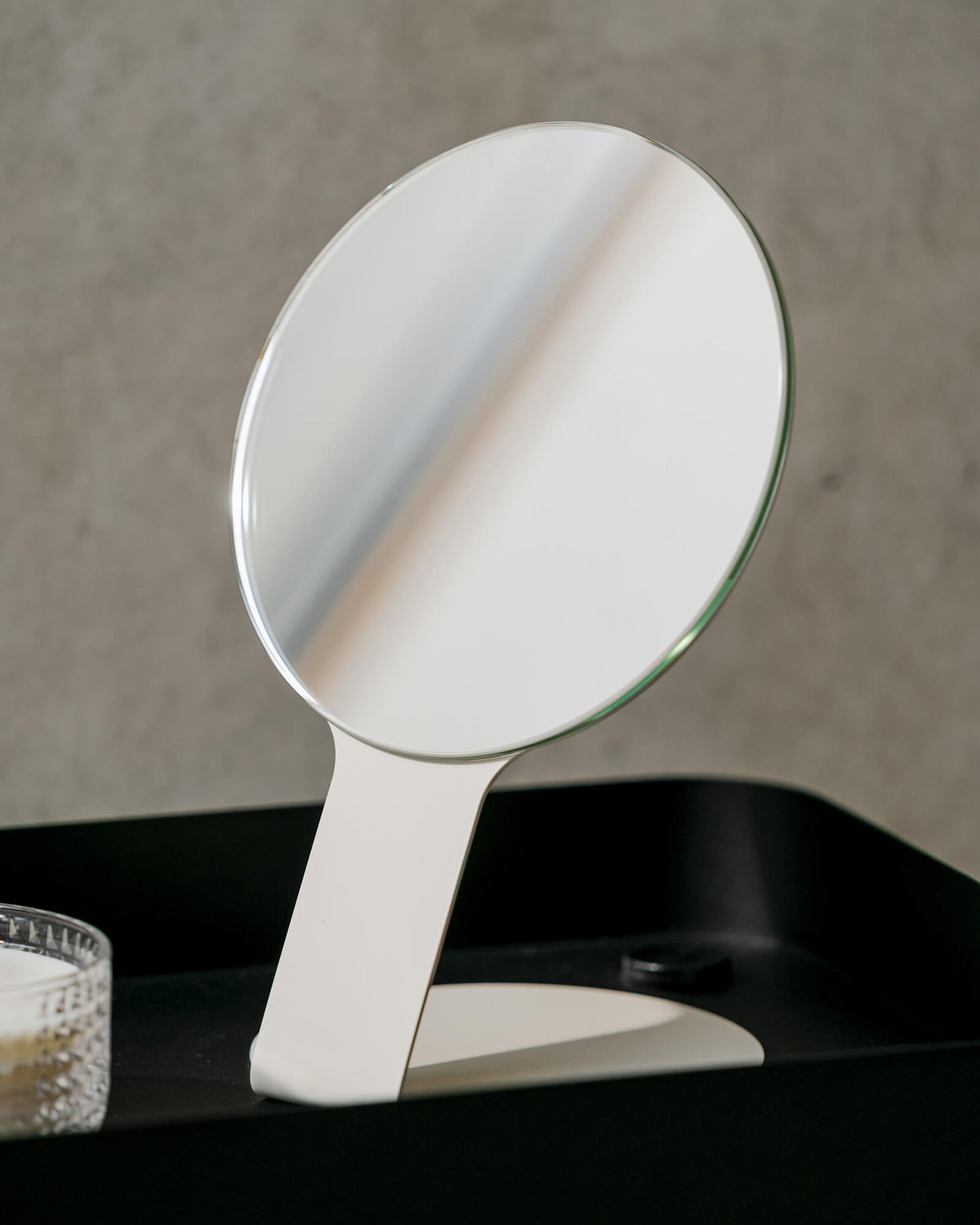 Feys Table Mirror - pink, standing, round mirror for makeup - noo.ma